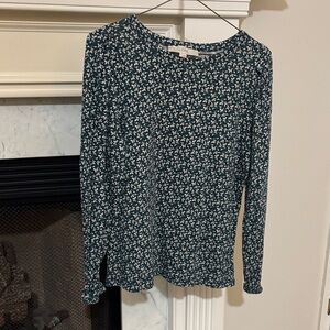 Women's green long sleeve tee w ivory leaves & floral puff pleated shoulders top